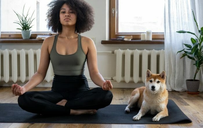 woman on how to pick the right yoga mat