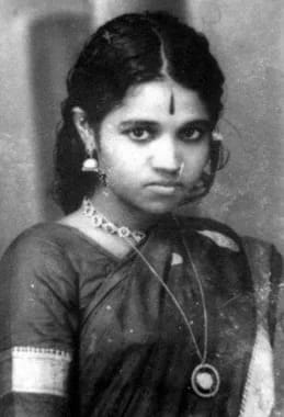 Young Sudhami / Amma