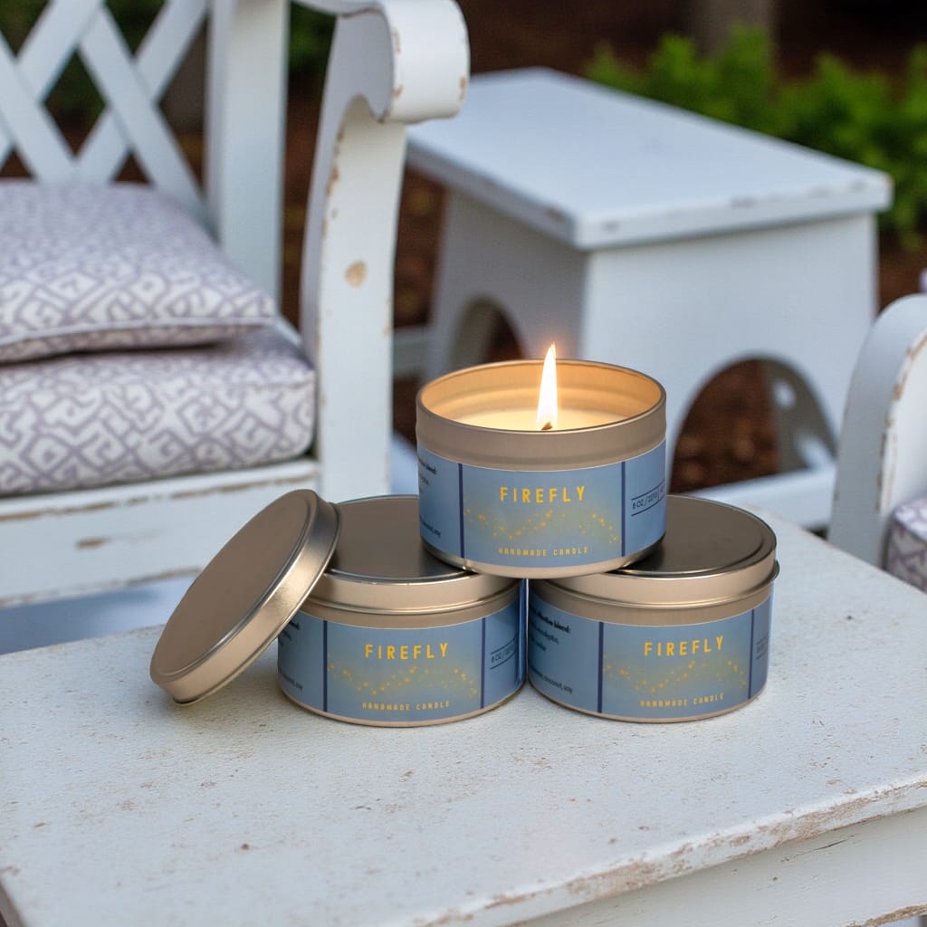Arrangement of 3 candles on a tables